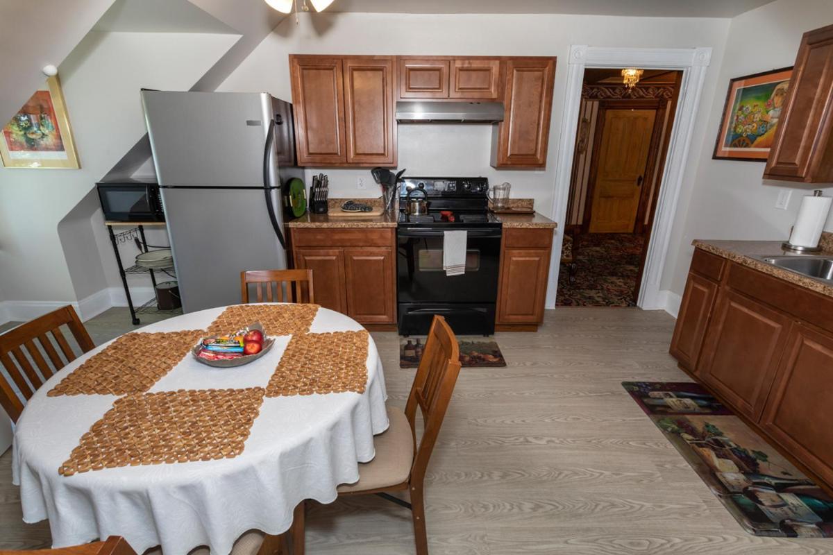 South Broadway Manor B&B - Near Fallingwater, Ohiopyle State Park, Hiking & Biking Trails Gap Scottdale Dış mekan fotoğraf