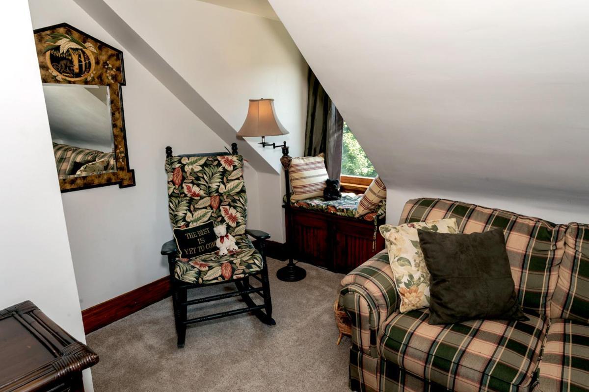 South Broadway Manor B&B - Near Fallingwater, Ohiopyle State Park, Hiking & Biking Trails Gap Scottdale Dış mekan fotoğraf