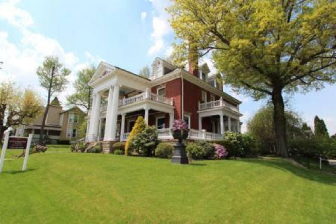 South Broadway Manor B&B - Near Fallingwater, Ohiopyle State Park, Hiking & Biking Trails Gap Scottdale Dış mekan fotoğraf
